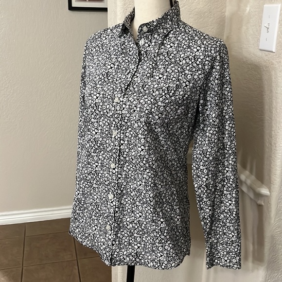 J. Crew Calico navy & white small floral print button down shirt Size XS - Picture 6 of 17